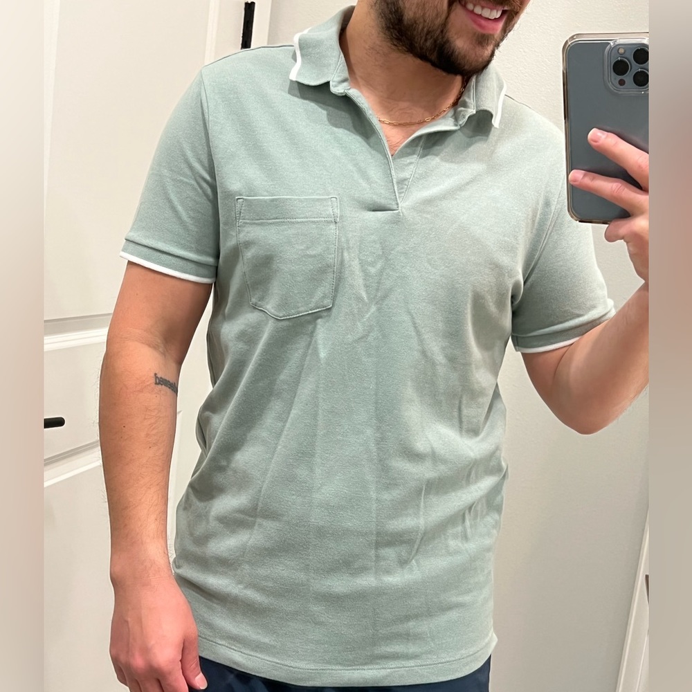 Men’s light blue polo